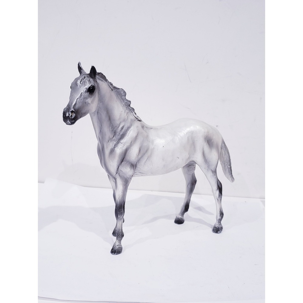Breyer Horses Classic Freedom Series Duchess Mold Grey Thoroughbred 62031